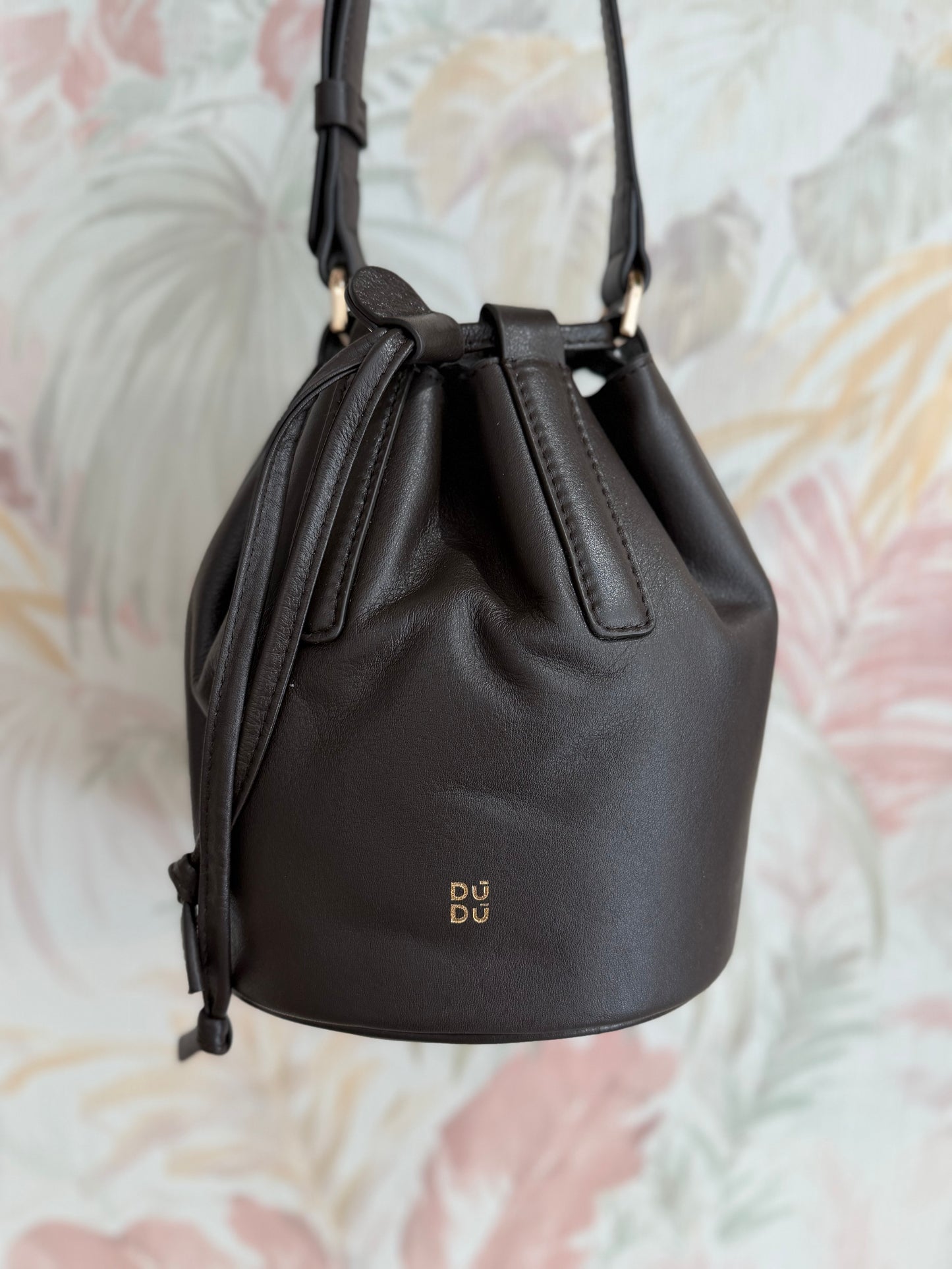 Borsa in pelle con coulisse - MARRONE