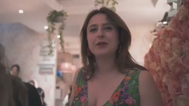 Carica il video: 