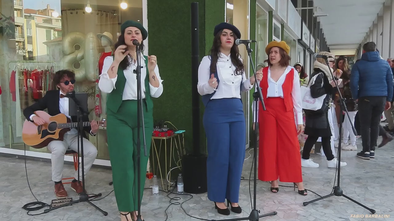 Carica il video: 